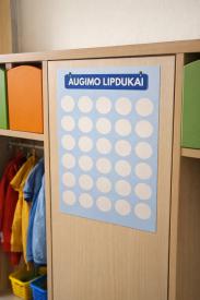 Augimo lipdukų šablonas